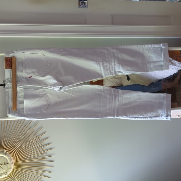 Levi's Classic Mid Rise Skinny White Jeans - Picture 6 of 6